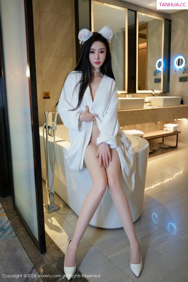   [XiuRen]高清写真图 2024.06.11 No.8679 田兮白 丝袜美腿第76张图片